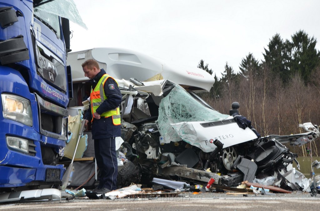 Schwerer VU A 1 Rich Saarbruecken kurz vor AK Leverkusen P063.JPG - Miklos Laubert